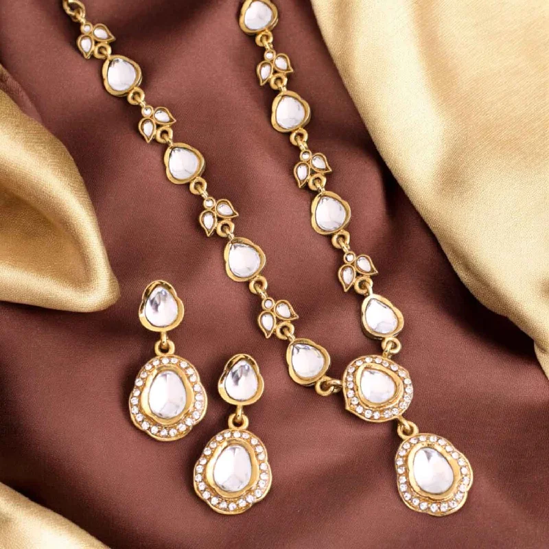 Golden Ambikaa Kundan Jewellery Set