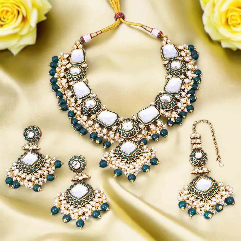 Emerald Kunti Kundan Jewellery Set