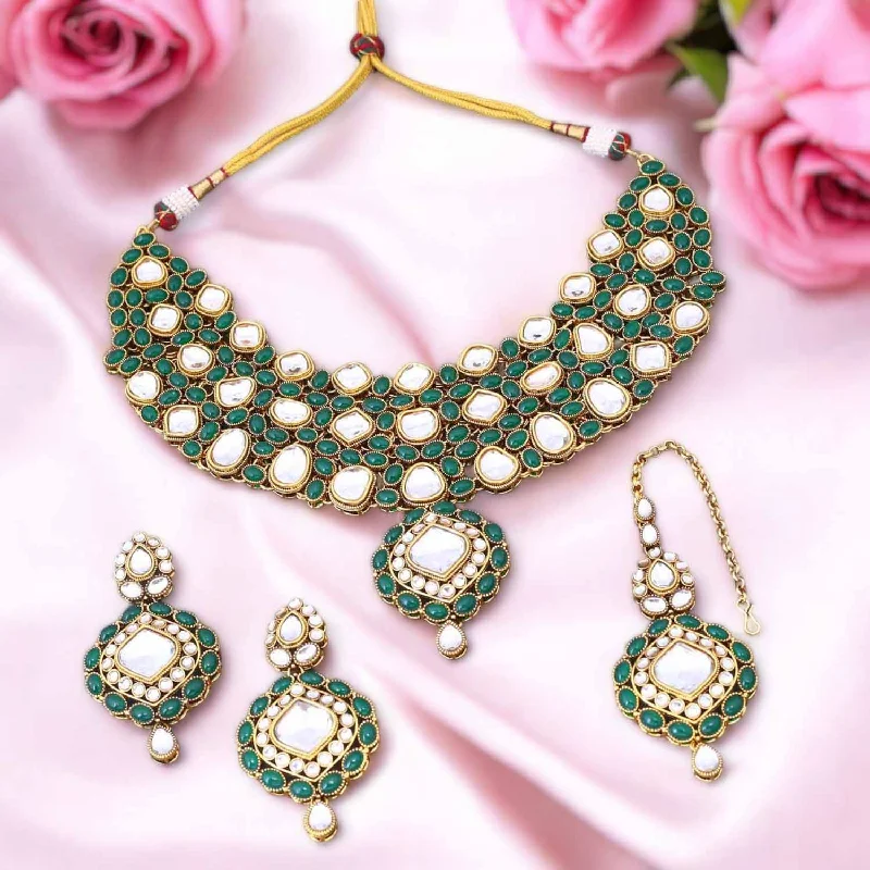 Emerald Priyamvada Kundan Jewellery Set